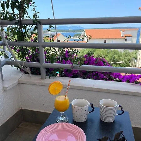 בית אירוח Mrcela With Big Balcony And Sea View *