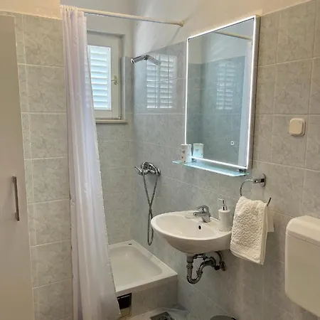 בית אירוח Mrcela With Big Balcony And Sea View חוואר