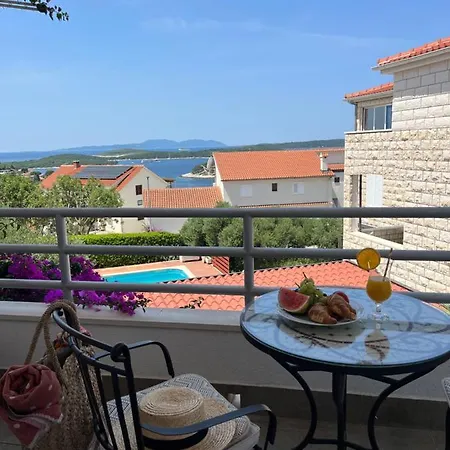 Ubytování v soukromí Mrcela With Big Balcony And Sea View *